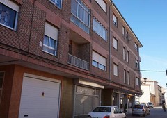 Venta Piso Herrera de Pisuerga. Piso de tres habitaciones en Calle REAL 2. A reformar tercera planta con terraza