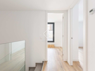 Apartamento piso en excelentes condiciones, de obra nueva, de 3 dormitorios y terraza, en venta, en Castelldefels