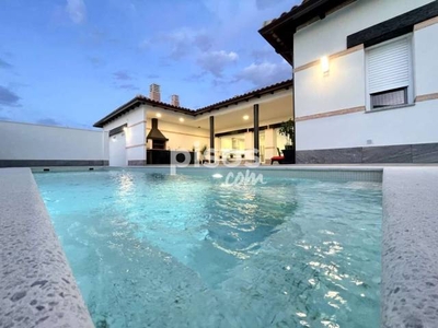 Chalet en venta en Calle Rey Rodrigo en Argés por 385.000 €