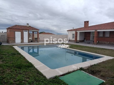 Chalet en venta en Urtajo en Colmenar de Oreja por 220.000 €