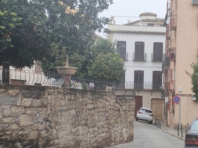Alquiler de piso con terraza en San Bartolomé-Millán de Priego-Hospital (Jaén), Cerca de la Catedral, Escuela de Arte Jose Nogue