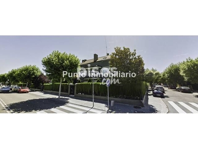 Chalet pareado en alquiler en Avenida del Golf