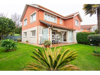 Chalet unifamiliar en venta en Avenida de Rosalía de Castro