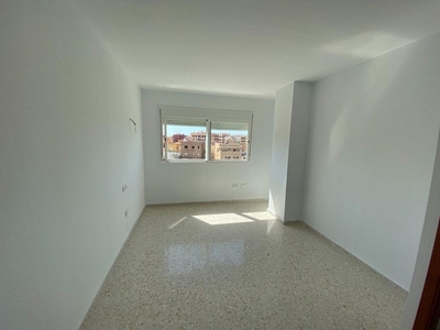 Piso en venta en Ceuta de 3 habitaciones con garaje y ascensor