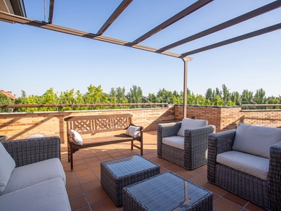 Venta de ático con piscina y terraza en Majadahonda