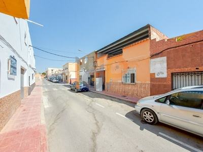 Venta de casa con terraza en Albox