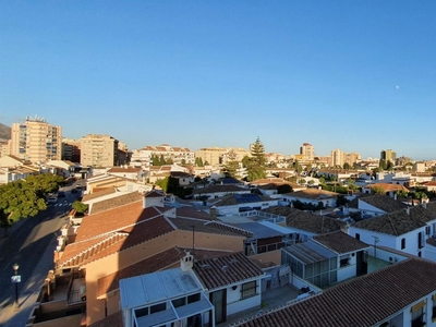 Venta de piso con terraza en Pueblo López (Fuengirola), centro