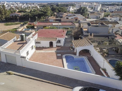 Villa independiente en La Solana cerca de la Zenia, parcela de 538 m2