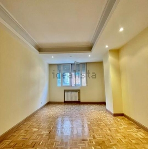 Apartamento de alquiler en Universidad - Malasaña