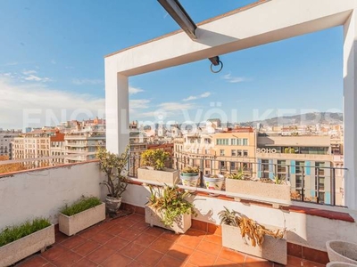 Apartamento en venta en Gran VIA de les Corts Catalanes, cerca de Passatge de Valeri Serra