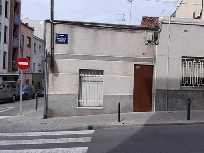 CASA ADOSADA EN TERRASSA Venta Terrassa