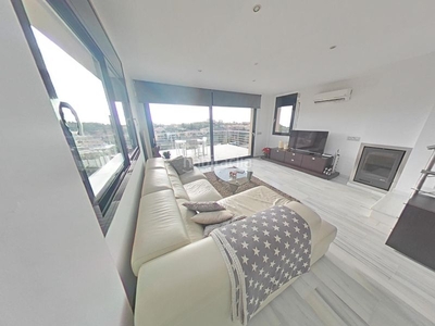 Casa con 4 habitaciones amueblada con parking, piscina, calefacción, aire acondicionado y vistas al mar en Segur de Calafell