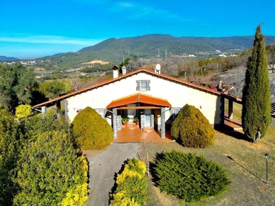 Casa con terreno en Cànoves i Samalús