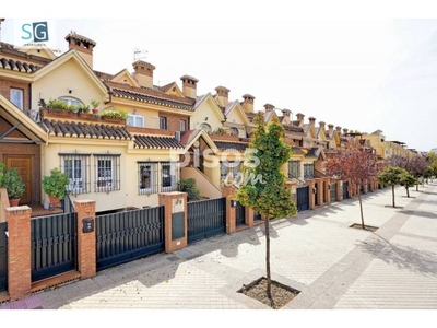 Casa en venta en Calle Carmen de Burgos, cerca de Plaza de Luisa Sigea de Velasco en Castaño-Mirasierra por 395.000 €