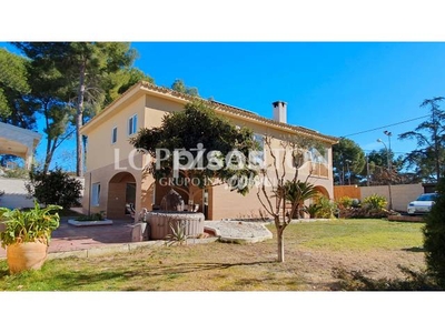 Chalet en venta en L'eliana - Entrepinos