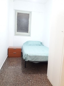 Habitaciones en C/ Carrer De La Independencia #96, L'Hospitalet de Llobregat por 350€ al mes