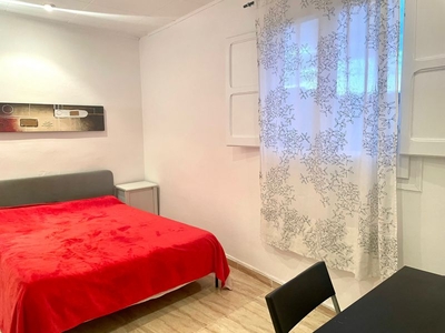Habitaciones en Rda torrassa, L'Hospitalet de Llobregat por 480€ al mes