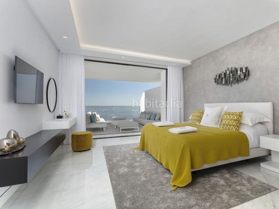 Piso con 4 habitaciones con parking, aire acondicionado y vistas al mar en Estepona