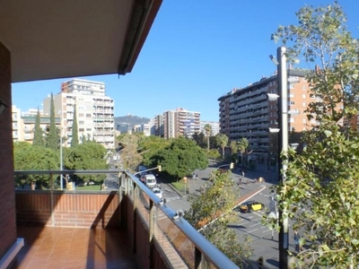 Piso de alquiler en Avinguda de Madrid, Sants-Badal