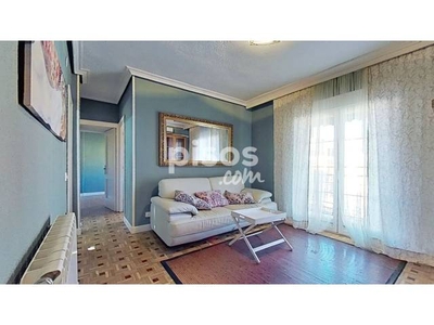 Piso en alquiler en Calle de Torremolinos en Palomeras Sureste por 900 €/mes