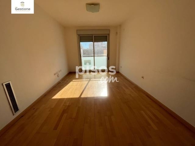 Piso en alquiler en Carrer de les Germanies en Camí d'Onda-Salesians-Centre por 450 €/mes