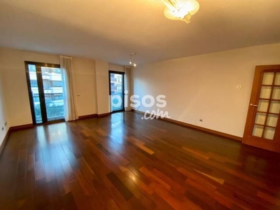 Piso en alquiler en Plaza Marti y Manso en Centro por 1.300 €/mes