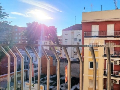 Piso en calle juan fabregat 11 piso de 92 m2. 4ª planta con ascensor para reformar con numerosas opciones de distribución en Valencia