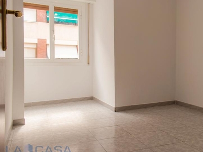 Piso en venta en Carrer de Belchite, Pubilla Cases