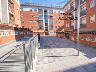 Piso en venta en Carrer de Manuel de Falla, Centre - Eixample – Can Llobet – Can Serra