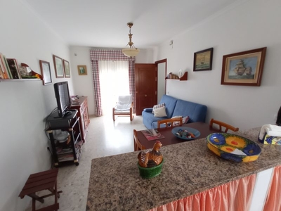 Venta de piso con terraza en Chipiona, centro