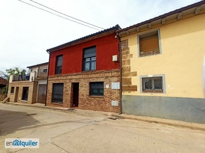 Alquiler casa con 2 baños Albero Alto