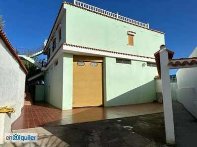 Casa / Chalet en alquiler en San Bartolome de Tirajana de 400 m2