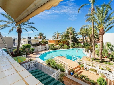 Dúplex en venta en Arguineguín de 2 habitaciones con terraza y piscina