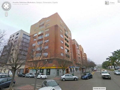 Piso en alquiler en avenida Sinforiano Madroñero de 3 habitaciones con muebles y balcón