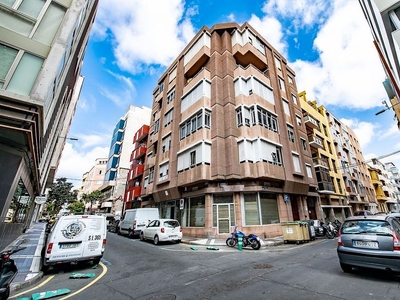 Venta de piso en calle Alonso Alvarado de 2 habitaciones con garaje y balcón