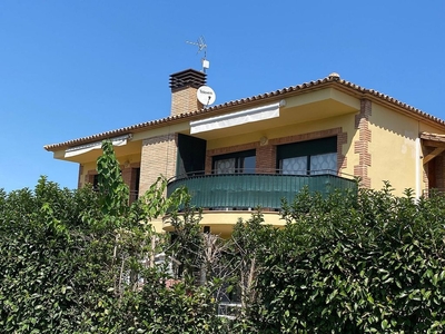 Venta de piso en Torroella de Fluvià de 2 habitaciones con terraza y garaje