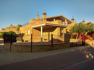 Alquiler de casa con piscina y terraza en Casablanca (Zaragoza), Parque del Sur