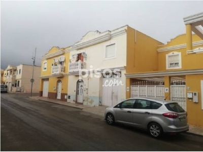 Casa adosada en venta en Calle Almería