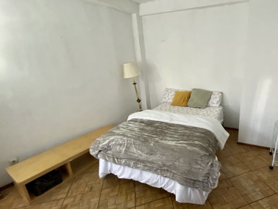 Habitación en apartamento de 5 dormitorios en Salamanca, Madrid