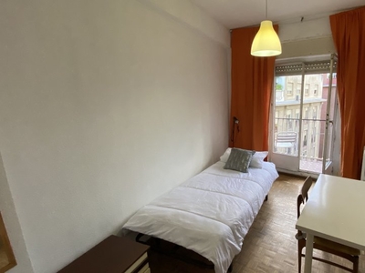 Habitación en apartamento de 5 dormitorios en Salamanca, Madrid