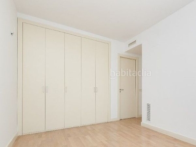 Piso con 3 habitaciones con ascensor y calefacción en Esplugues de Llobregat