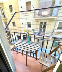 Piso de 60m2 de 3 habitaciones con balcón en el barrio de la Barceloneta.