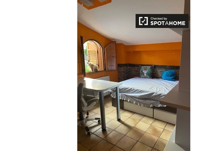 Se alquila habitación en casa de 2 dormitorios en La Canyada, Valencia