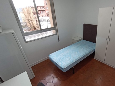 Se alquila habitación individual en Zabalburu / Miribilla., Bilbao