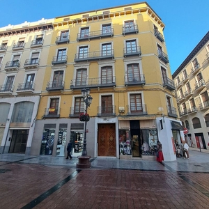 Alquiler de piso en calle De Alfonso I de 1 habitación con terraza y balcón