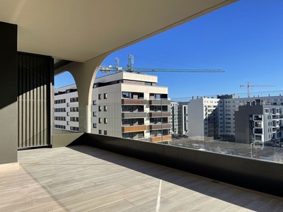 Alquiler de piso en calle María Lacunza de 3 habitaciones con terraza y garaje