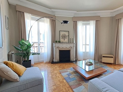 Alquiler de piso en calle Navas de Tolosa de 3 habitaciones con balcón y calefacción