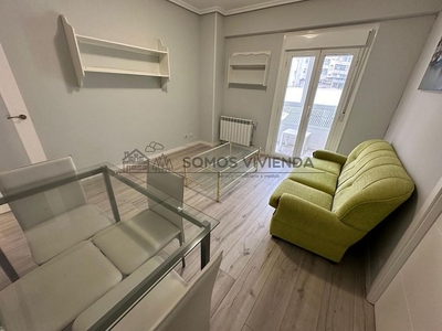 Alquiler de piso en Centro - Ourense de 3 habitaciones con muebles y calefacción