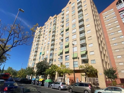 Alquiler de piso en La Bozada – Parque Delicias de 3 habitaciones con terraza y garaje