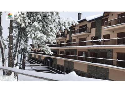 Apartamento en las pistas de esqui del Port del Compte 2 baños, terraza, seminuevo